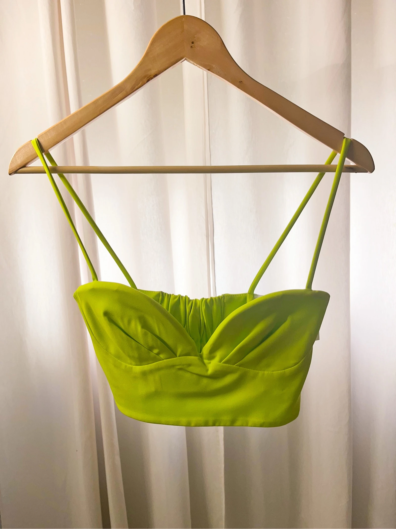 Crop top color lima de tirantes
